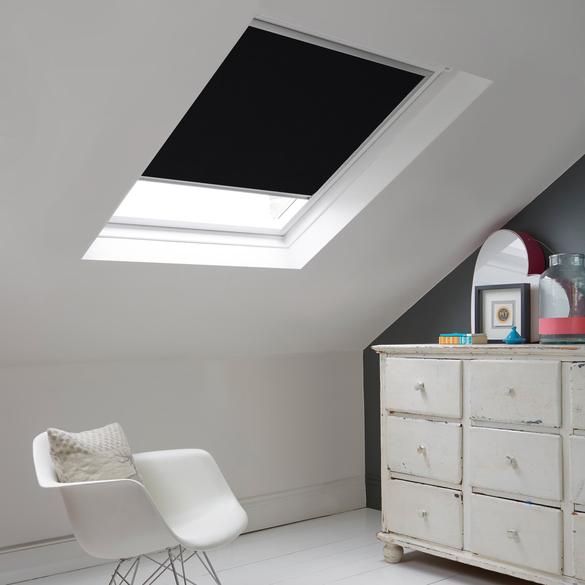 Splendor Noir Skylight Roller Blind