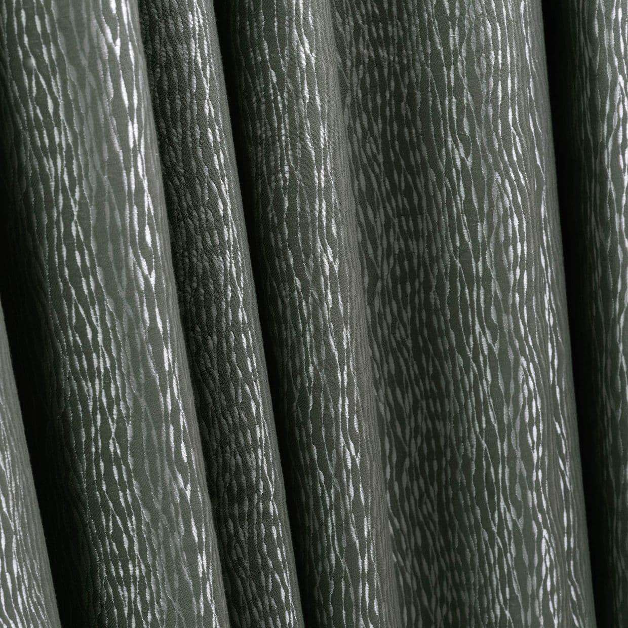 Daze Silver Curtain