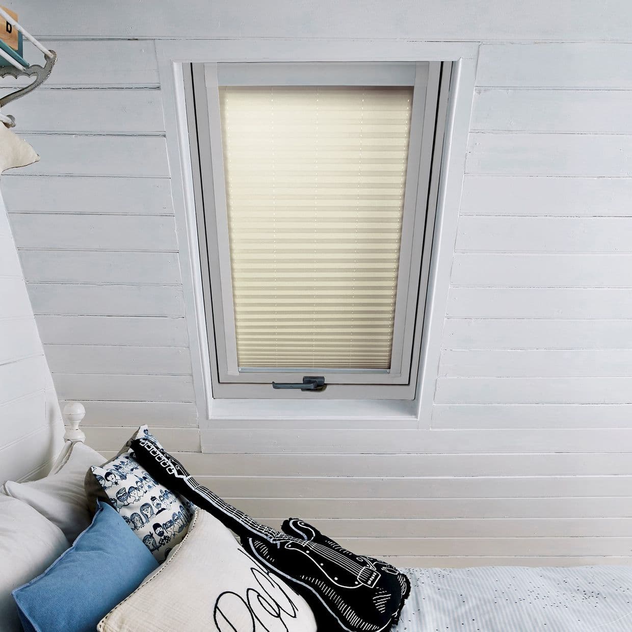 Bali Pearl Skylight Pleated Blind