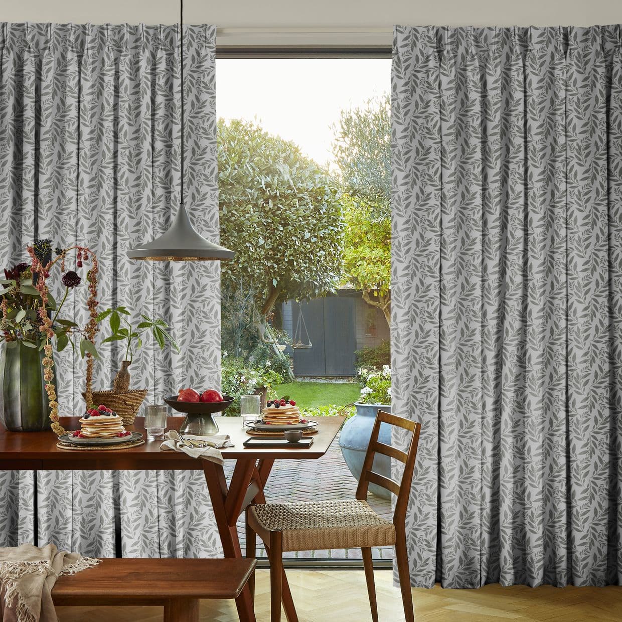 Folia Silver Curtain