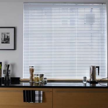 Portfolio Classic White Venetian blind