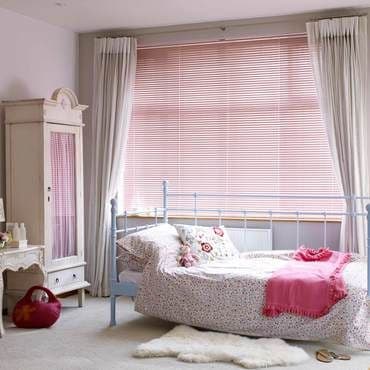 Studio Pretty Pink Venetian blind