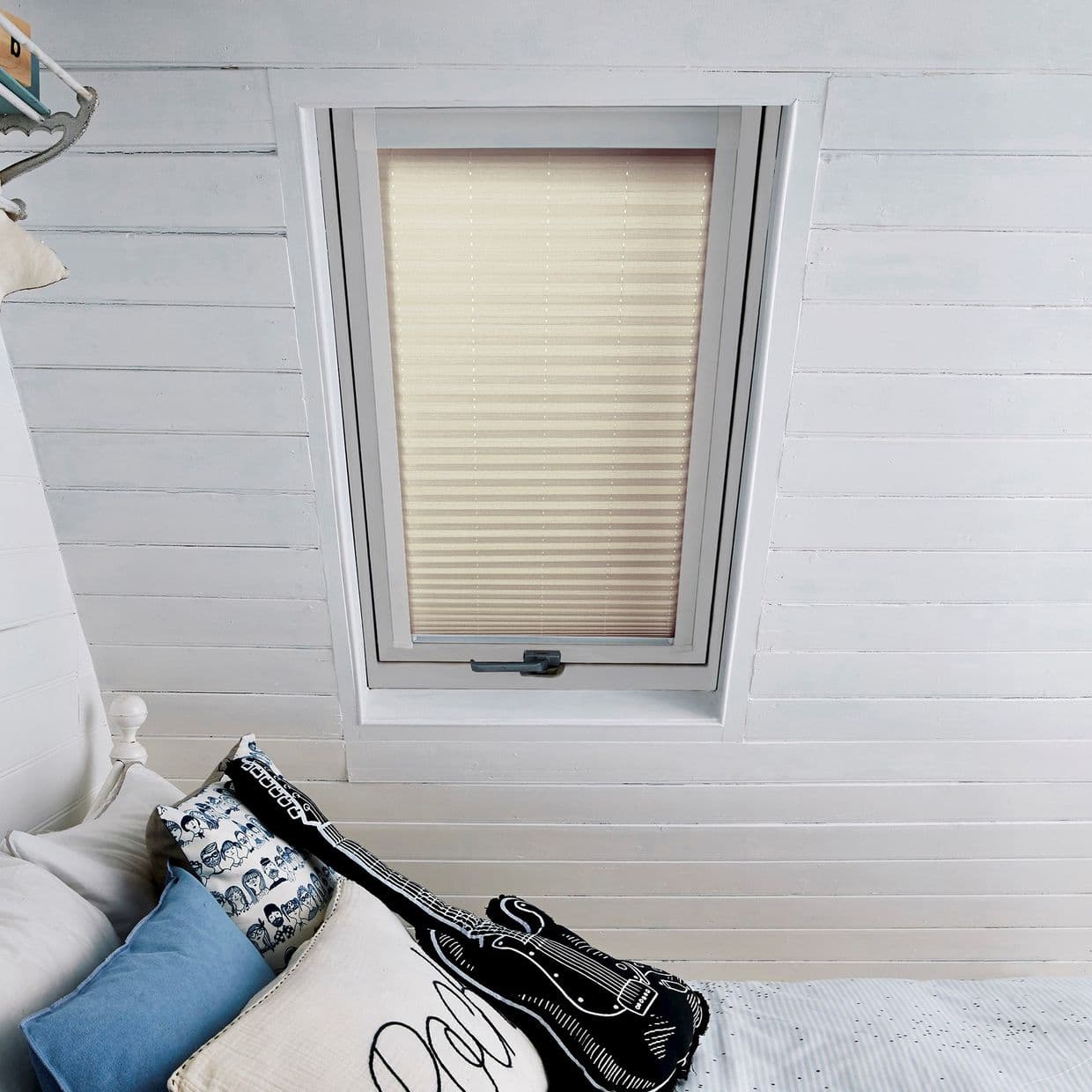 Sasso Pearl Skylight Pleated Blind