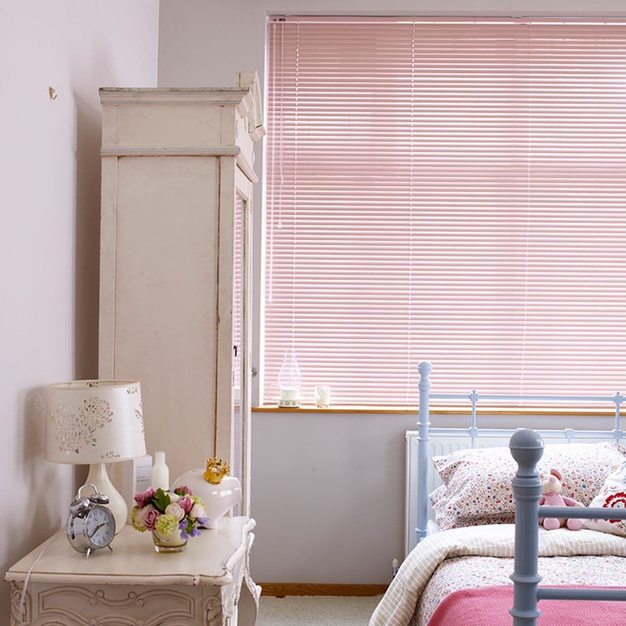 Studio Pretty Pink Venetian blind