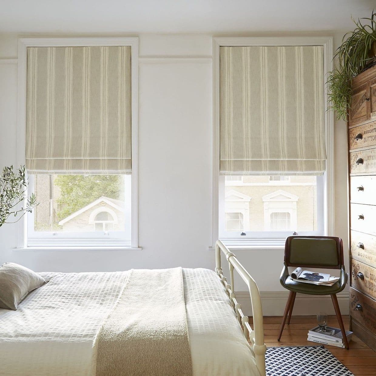 Duke Olive Roman blind